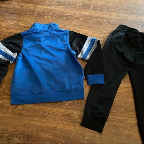 Boys Jordan zip up & sweatpants size 3/4T kids toddler. Small spots on pants - Picture 5 of 5
